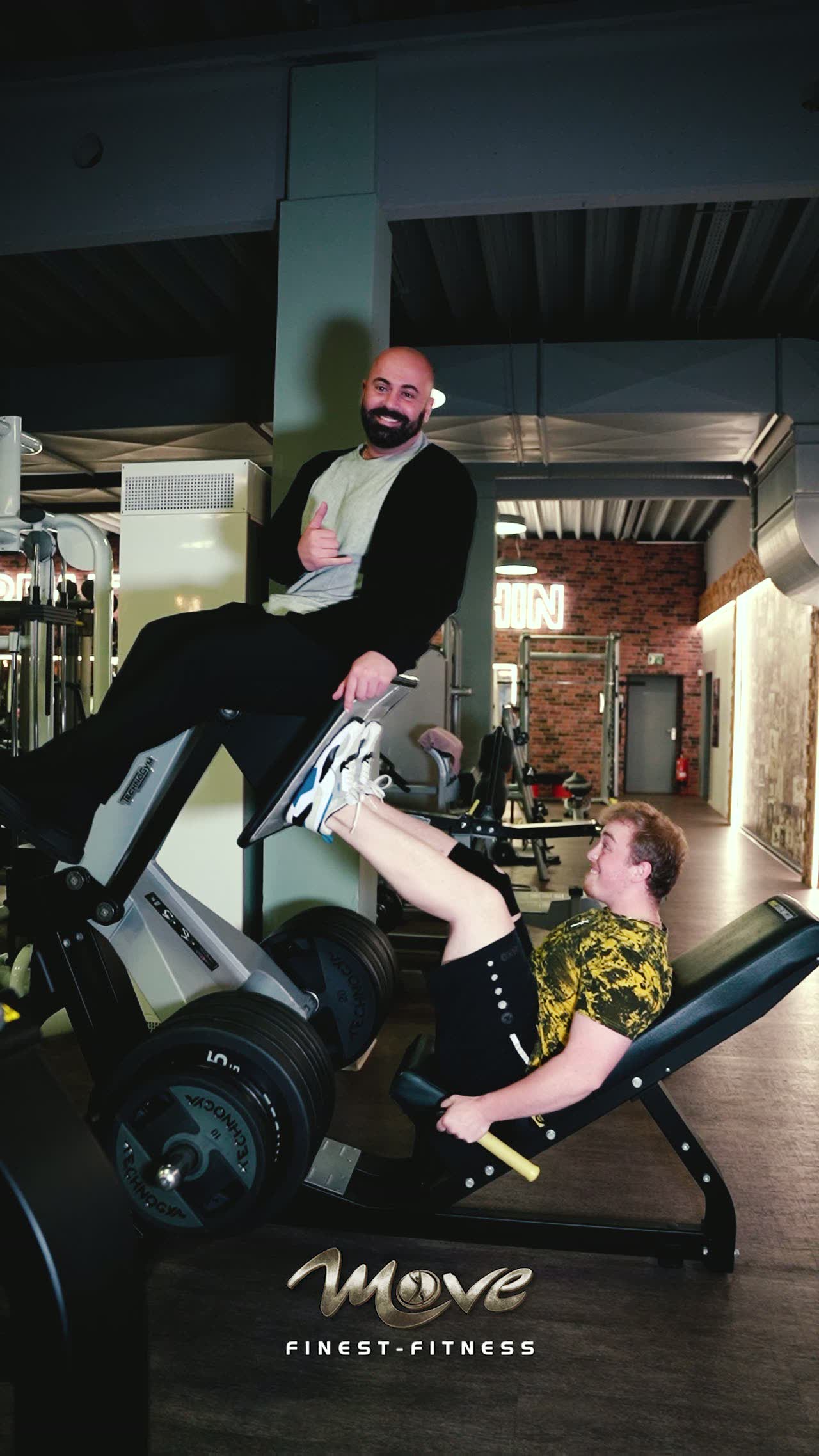 Training an der Beinpresse im MOVE Hagenbach